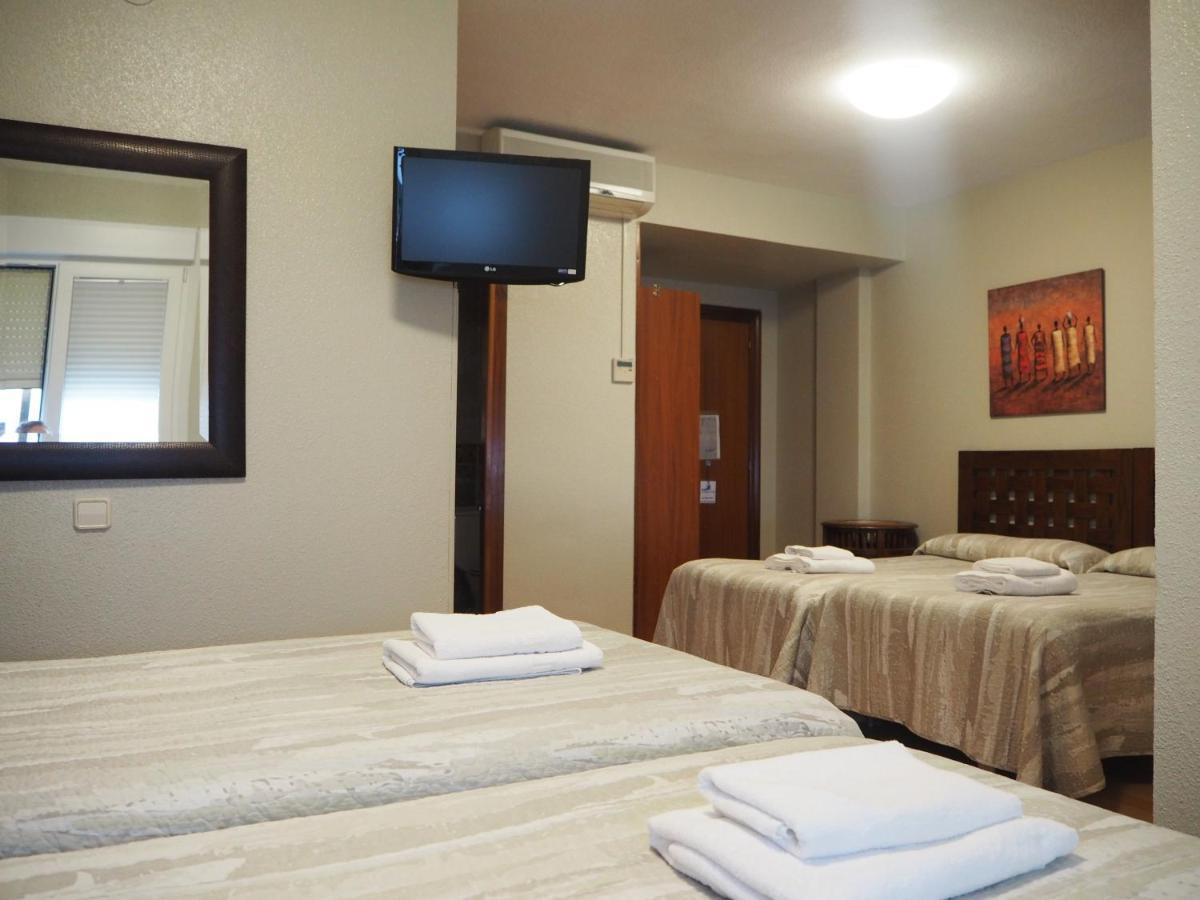 פמפלונה Hostal Acella מראה חיצוני תמונה
